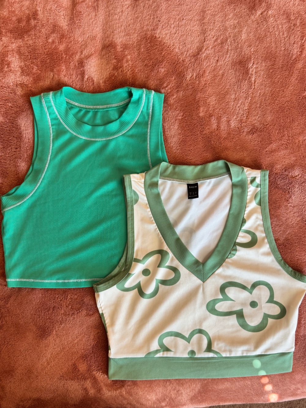 SHEIN Green Floral V-Neck Crop & Solid Ribbed Tank Set